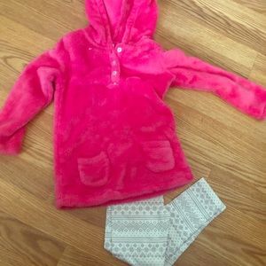 Carter’s Size 5t fleece hoodie, snowflake leggings